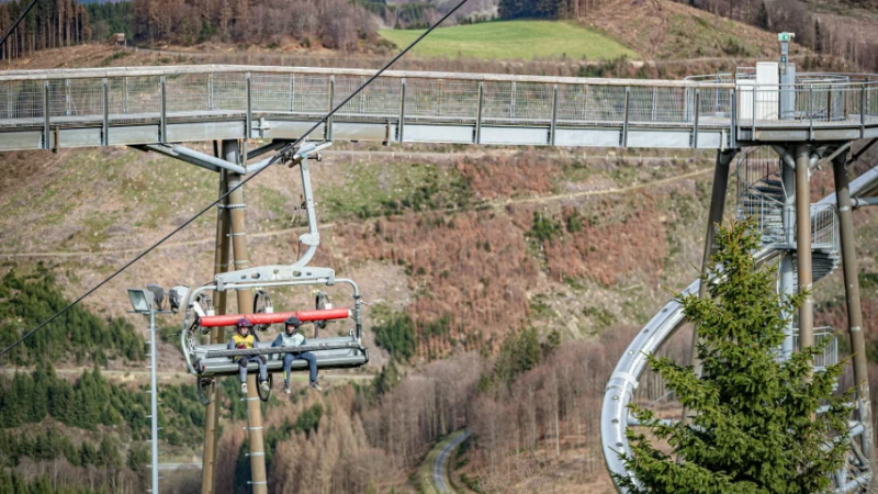 Gemakkelijk omhoog met de stoeltjeslift in Winterberg